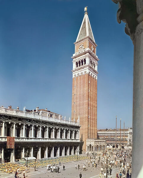 The Libreria Sansoviniana and campanile (photo)