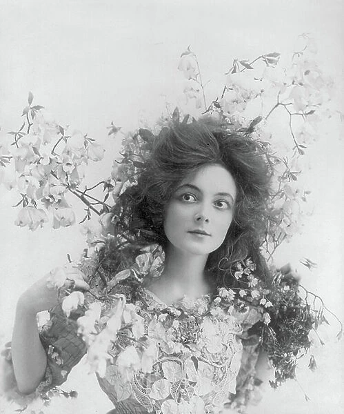 Marie Doro, c. 1902 (b / w photo)