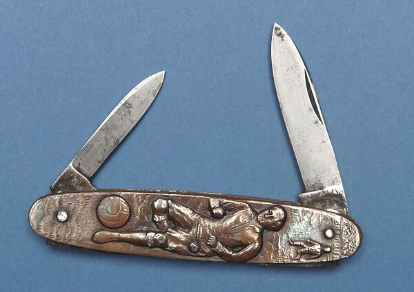 Penknife with a football design (metal)