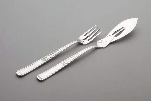 Two pieces of Muster Nr. 2000flatware: 1 fish knife