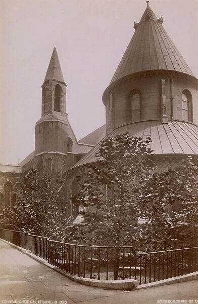 Postcard with the north side of Temple Church (photo)