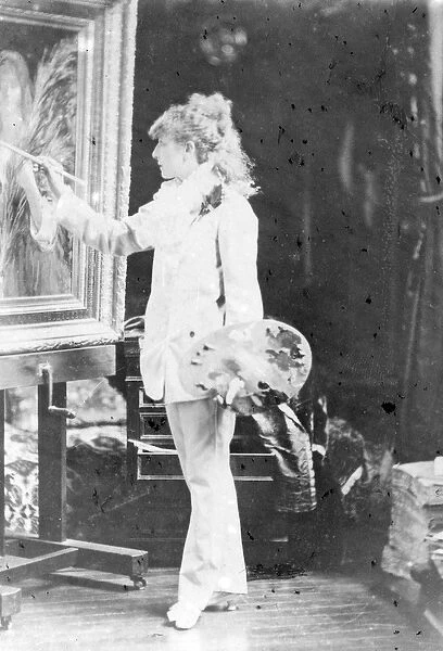 Sarah Bernhardt (b  /  w photo)