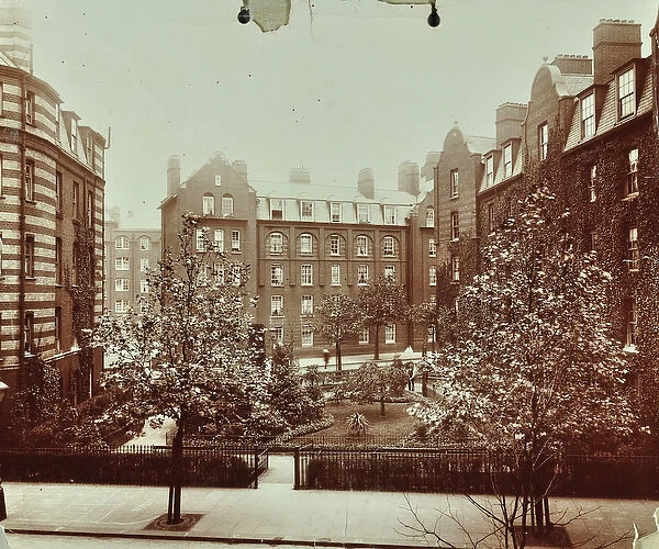 View of Boundary Estate, London, 1907 (b  /  w photo)