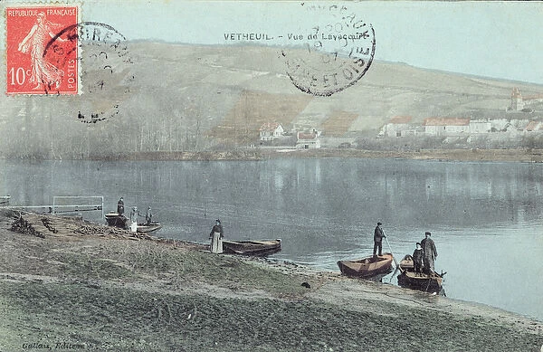 View of Vetheuil on the banks of the Seine (photo)