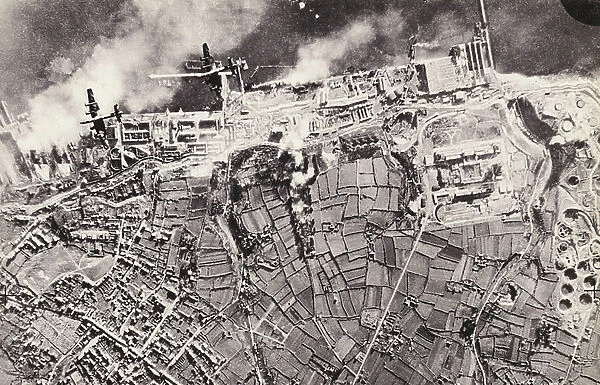 WW2: Halifaxes over Brest (b / w photo)