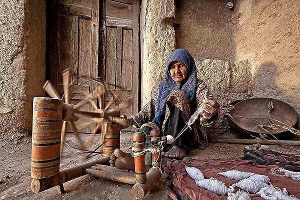 Spinning. Mohammadreza Momeni
