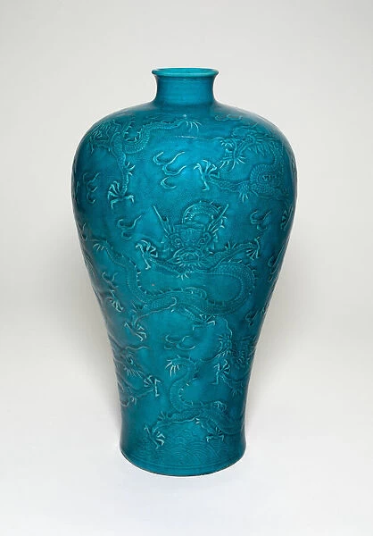 Bottle Vase (Meiping) with Dragons Rising from Waves, Qing dynasty