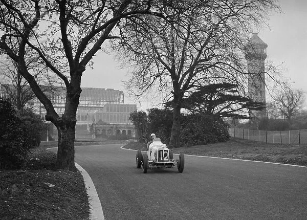 ERA of Arthur Dobson racing at Crystal Palace, London, 1939. Artist: Bill Brunell