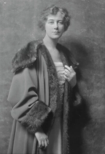 Forbes, M.E. Miss, portrait photograph, 1915 Mar. 11. Creator: Arnold Genthe