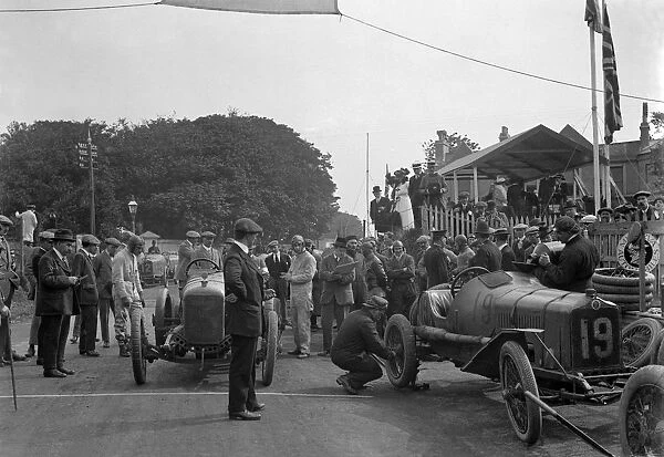 Minerva and Straker-Squire cars at the RAC Isle of Man TT race, 10 June 1914. Artist: Bill Brunell