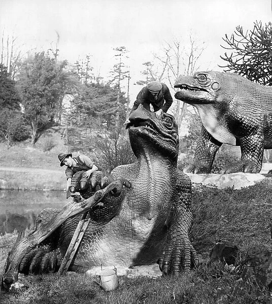 Cleaning The Dinosaurs At Crystal Palace In 1932 19291336