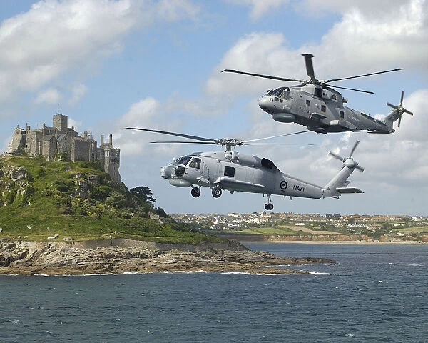 A Merlin HM Mk1 helicopter from RNAS Culdrose, with a Seahawk from the Australian Navy