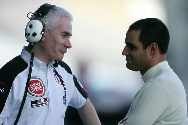 2005 Formula One Testing. Geoff Willis talks to Juan-Pablo Montoya Jerez, Spain. 9th February 2005. World Copyright: Spinney / LAT Photogrphic. Ref: Digital Image Only