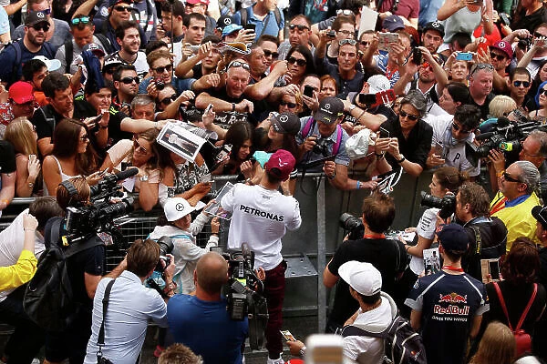 F1 Formula 1 Formula One Gp Grand Prix Fan Crowd