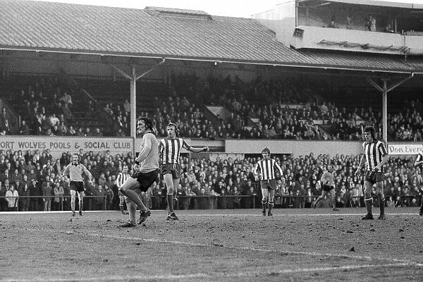 Action from the 1974 League Cup 4th Round. Wolverhampton Wanderers 5-1 Exeter City