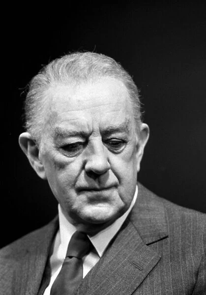ALEC GUINESS IN THE PLAY A WALK IN THE WOODS 03  /  11  /  1988