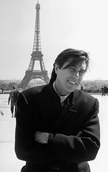 Bryan Ferry pop singer in Paris 1985