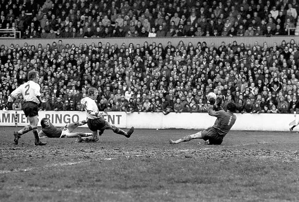 Football: West Ham vs. Burnley F. C. March 1975 75-01462-034