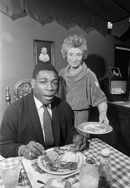 FRANK BRUNO EATING FOOD SERVED BY SYLVIA LAWLESS 10  /  04  /  1986