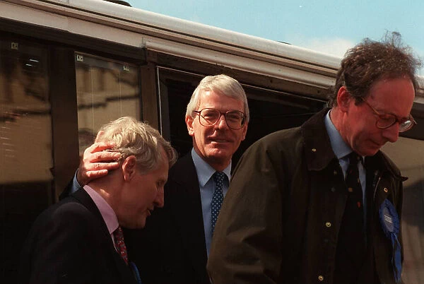 Lord James Douglas Hamilton MP with Prime Minister John Major and Malcolm Rifkind
