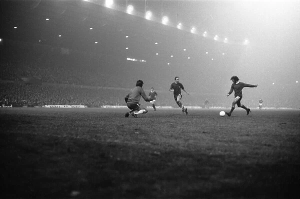 Manchester United footballer George Best in action against Chelsea