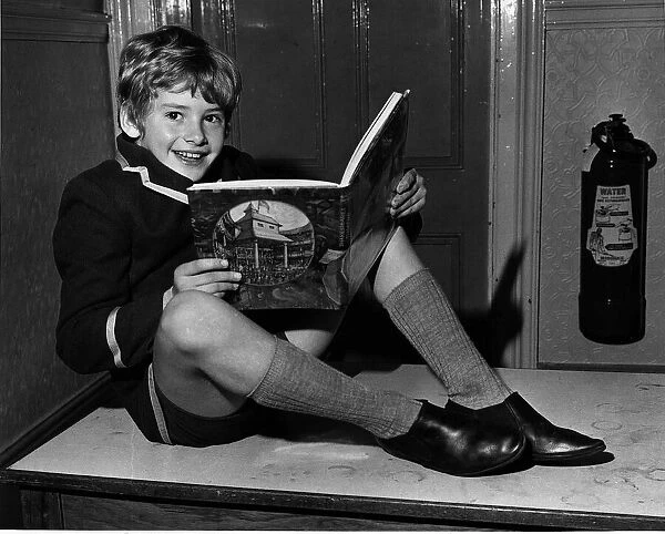 Mark Lester boy  /  child actor November 1967