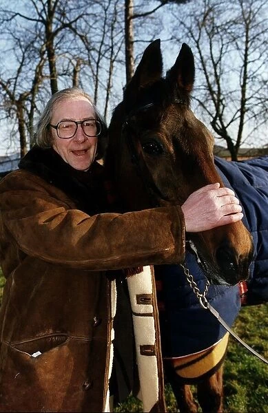 Bill Marshall Daily Mirror staff with horse Red Rum