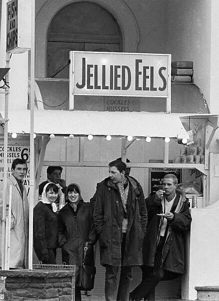 Mods on Clacton sea front enjoying jellied eels. Over the 1964 Easter weekend several