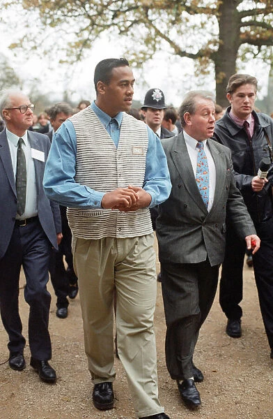 New Zealand rugby player Jonah Lomu visiting Rugby. 24th November 1995