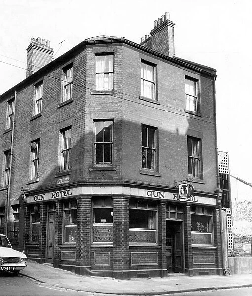 Newcastle public houses (pubs  /  pub) - The Gun Hotel on Scotswood Road on 7th October