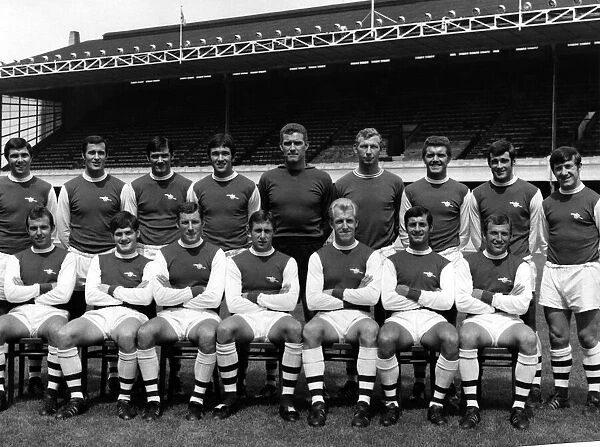 Sport - Football - Arsenal - Team 1968-69 Back Row - L to R - Bobby Gould