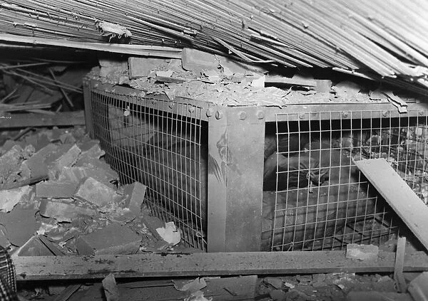 Tests of the new table-type indoor air raid shelter. A two-storey house was brought down
