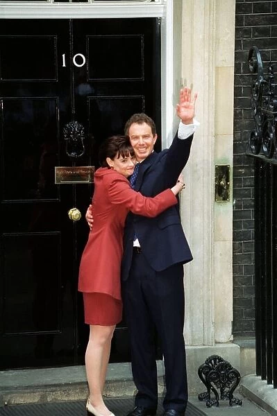 Tony Blair with wife Cherie at No 10 after election May 1997 after Labour Party won