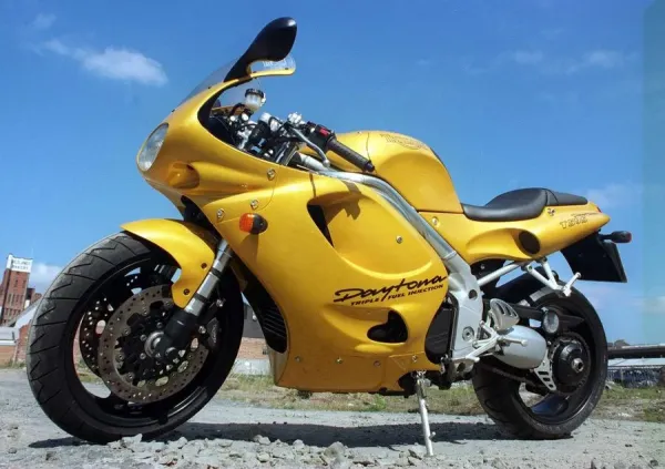 Triumph Daytona T595 Road Record Motorcycle in Vintage Art