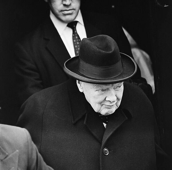 Winston Churchill leaving his home at Hyde Park Gate, London. 19th May 1961