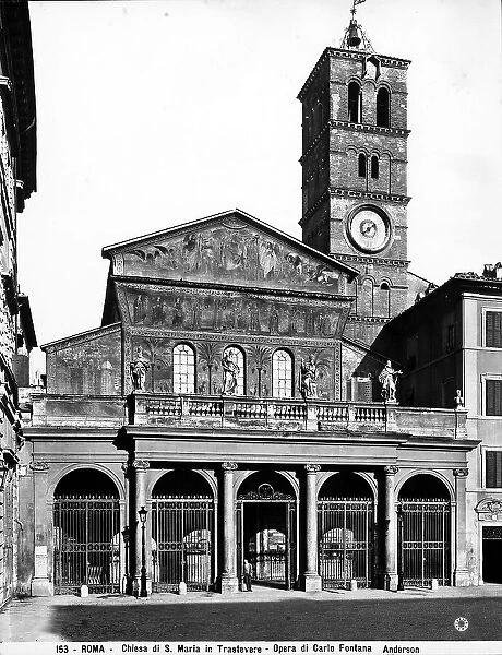 The facade of the basilica of Saint Maria in Trastevere in Rome, con the mosaic of the thirteenth century and the porch was carried out by Carlo Fontana in 1702