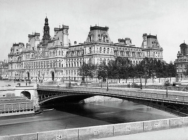The Hotel de Ville and the Pont d'Arcole on the banks of the Seine, Paris