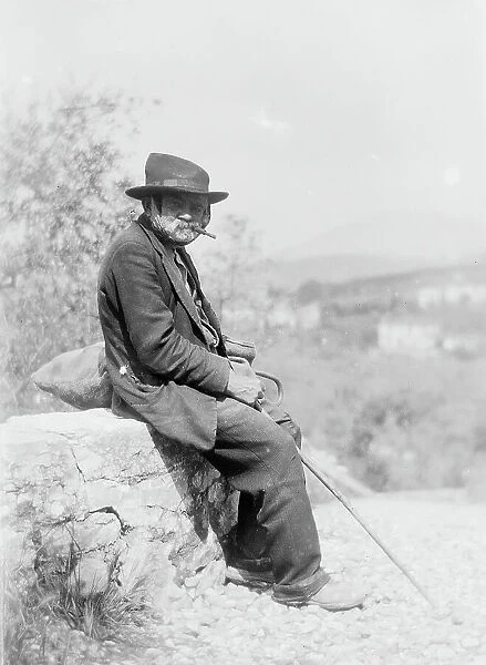 Male portrait with cigar; Photo studio