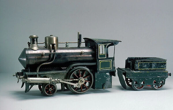 Steam engine in painted metal made in Germany in the early 1900s