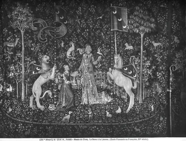 Tapestry of a Dame with a unicorn representing the sense Art