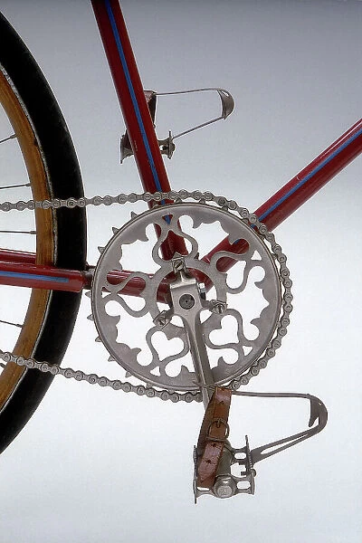 Track racing bicycle 'Clement' from 1897 kept in the Genazzini Collection in Milan and shown at the exhibition 'Man and two wheels'. Detail of the pedals and the chain