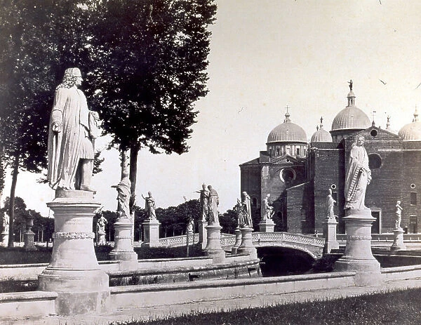 A view of the Prato della Valle (The Valley's Meadow) decorated with statues. In the background, the Basilica of Santa Giustina