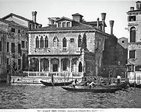 View of Venice with the neogothic Palazzetto Stern and, in the foreground, the gondoliers at work