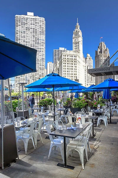 Illinois, Chicago, Outdoor restaurant at London House Hotel in Downtown Chicago