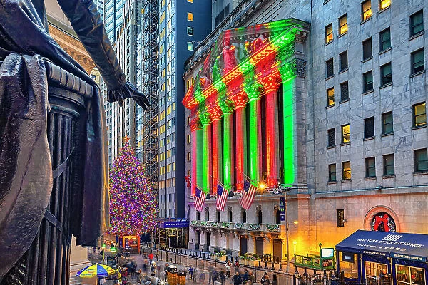 New York City, Manhattan, Lower Manhattan, Wall Street, New York Stock Exchange, NYSE, George Washington statue and the Stock Exchange from Federal Hall