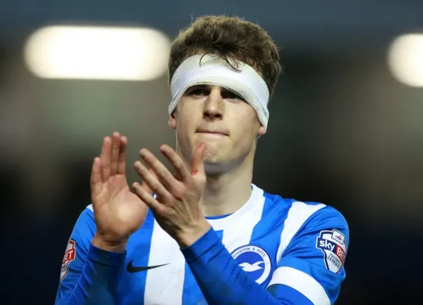 Solly March - Duy trì Sự Ổn Định Bên Hành Lang Cánh Phải Của Brighton Solly March - Duy trì Sự Ổn Định Bên Hành Lang Cánh Phải Của Brighton