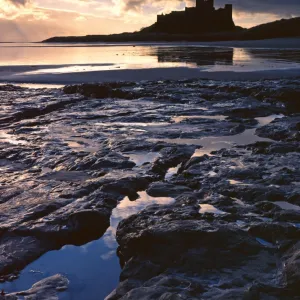 Bamburgh at sunset N080247