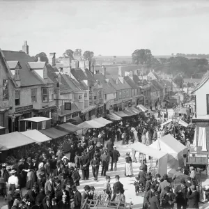 Victoriana Photographic Print Collection: Victorian shopping and dining