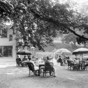 Al fresco Dining Print at Studley Park Al fresco Dining Print at Studley Park