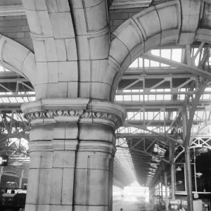 Marylebone Station Print: Egg and Dart Decoration